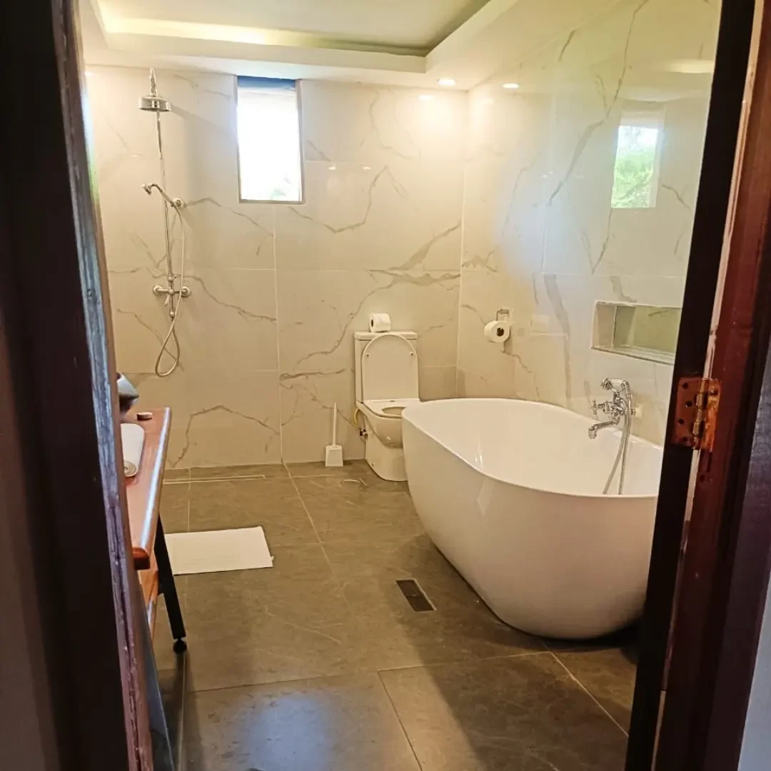Emayian Luxury Camp